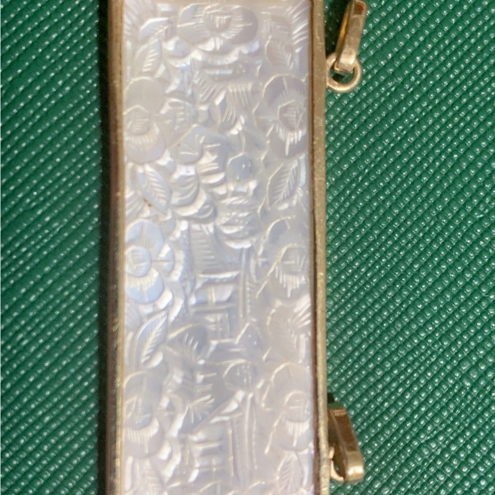 14k gold carved mother of pearl pendant - Picture 6 of 10